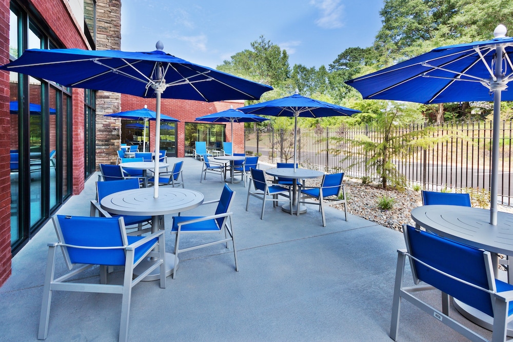 Holiday Inn Express & Suites Fayetteville by IHG - photo 18