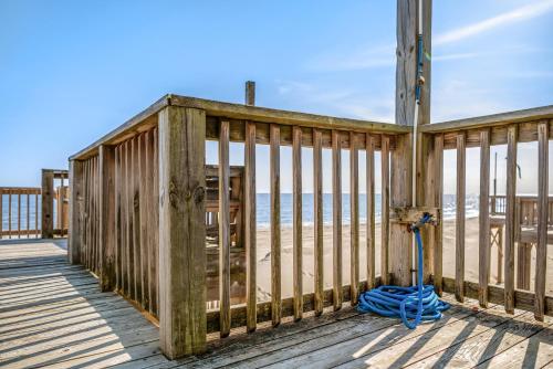 Front Row by Oak Island Accommodations - photo 23