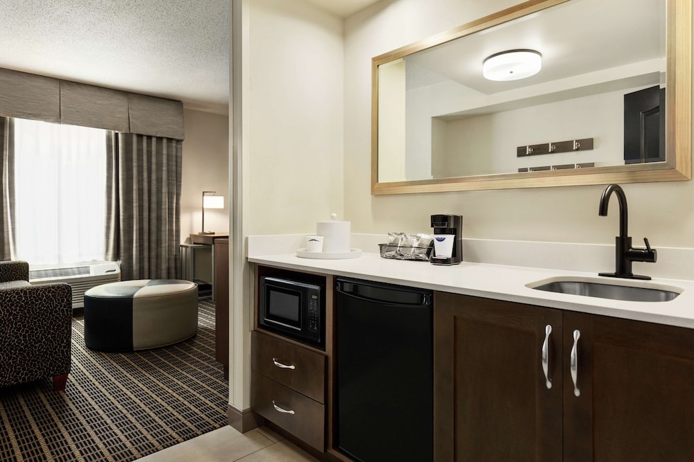 Hampton Inn & Suites Greenville Downtown RiverPlace - photo 18