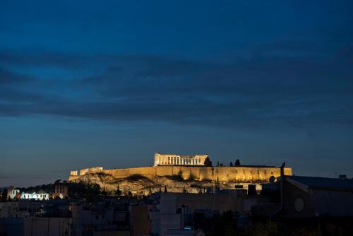 Kary's Acropolis View Luxury 2BR 2 BA Jacuzzi — 4-Star Luxury Hotel in Athens, Greece