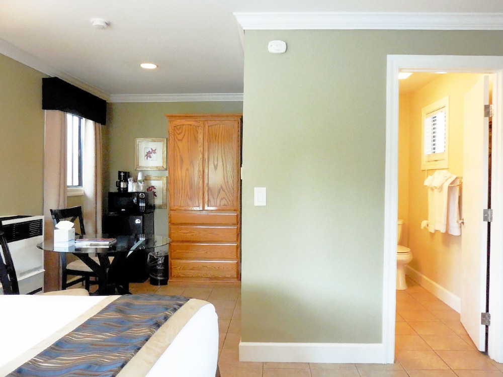 Sea Breeze Inn And Cottages - photo 44