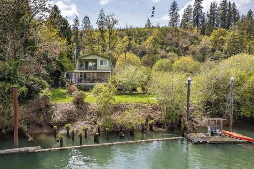 The Siuslaw Barnhouse - carbon neutral hotel in Mapleton