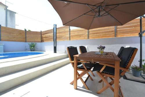Villa PopandRock Sleeps 5 with Parking — 4-Star Luxury Hotel in Zadar, Croatia