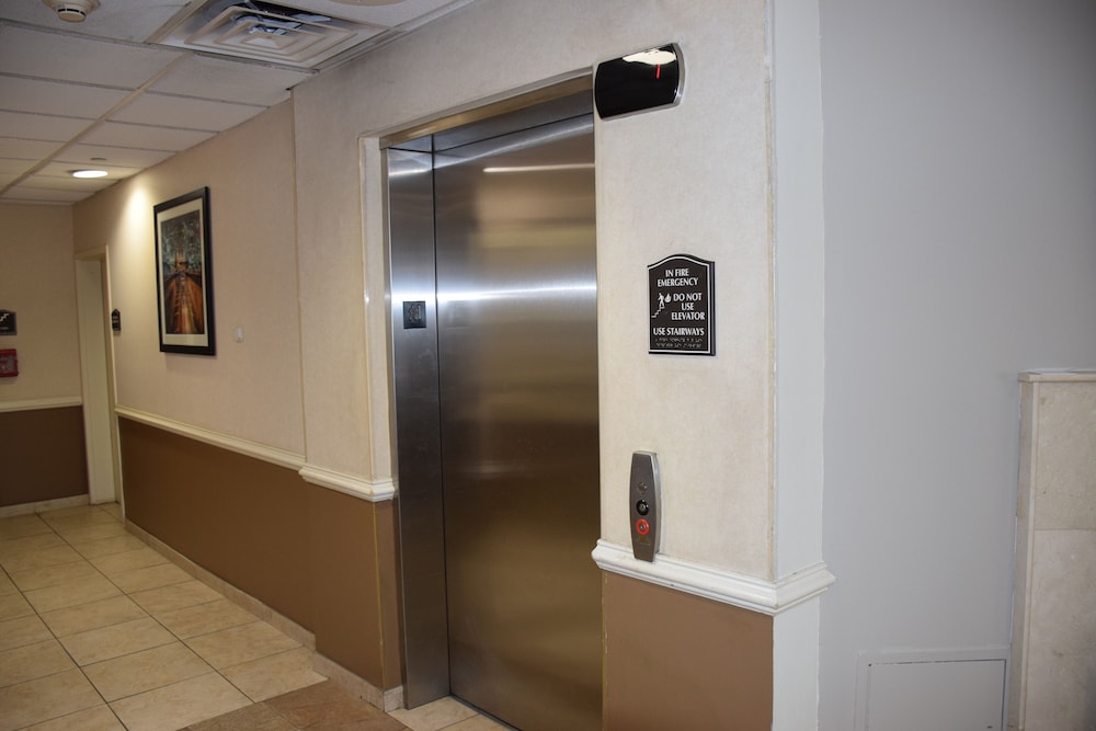 Spark by Hilton Rahway - photo 64
