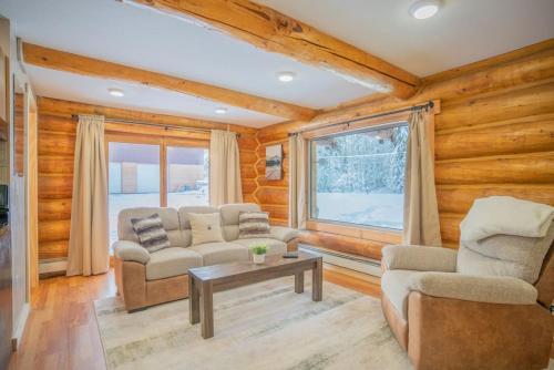 Tucked Away Timber Lower Suite — 4-Star Luxury Hotel in Fairbanks, United States