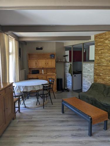 La Mongie T2 4 a 6 Personnes 45m2 Face Aux Pistes in Bagneres-De-Bigorre, France