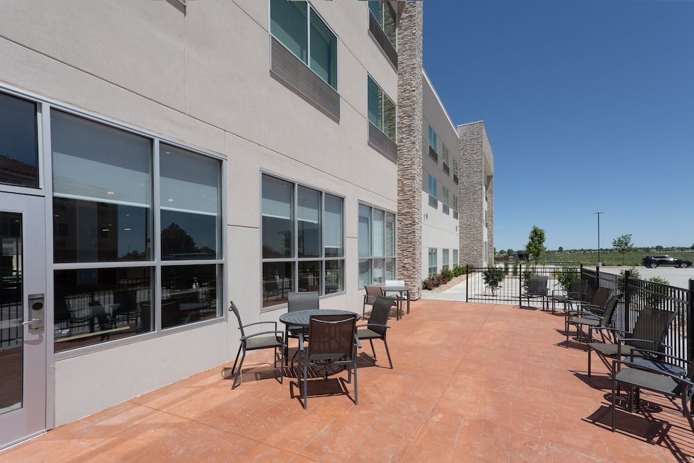 Holiday Inn Express & Suites Firestone Longmont by IHG - photo 21