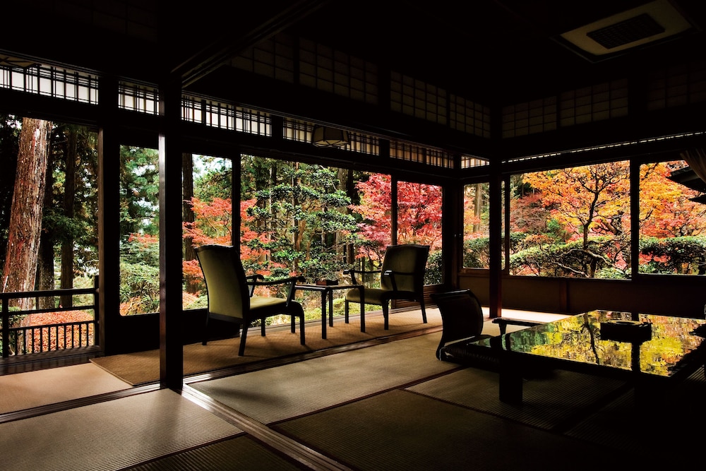 Yunoshimakan — 4-Star Luxury Hotel in Gero, Japan
