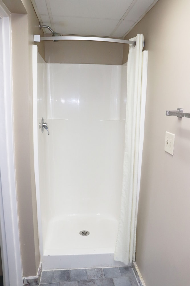 Super 8 by Wyndham Clarksville East - photo 22