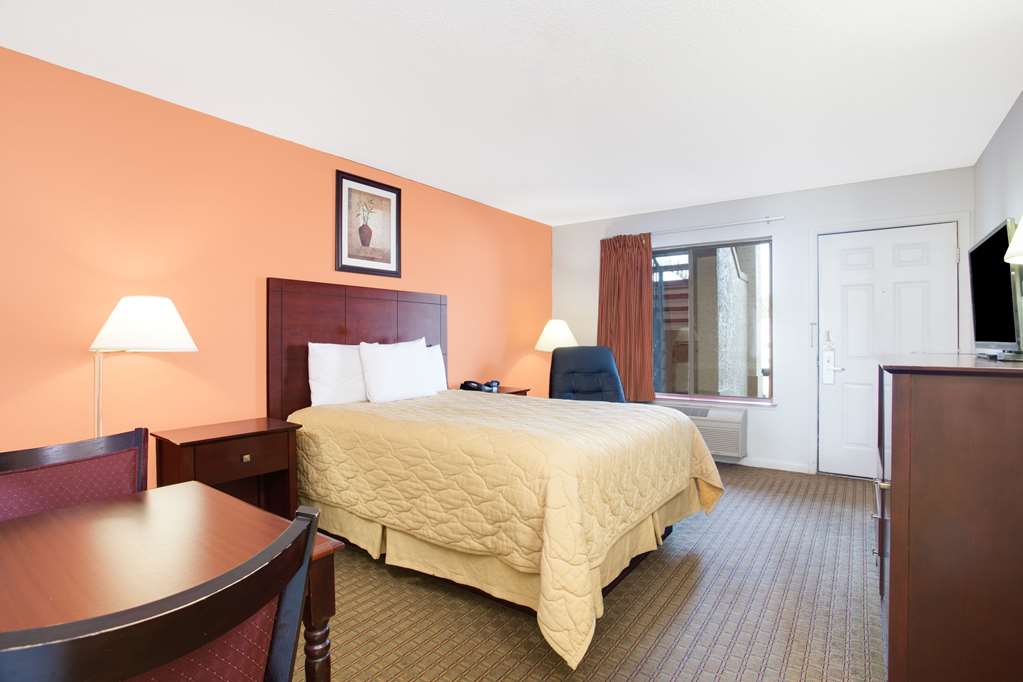Super 8 by Wyndham Defuniak Springs - photo 6