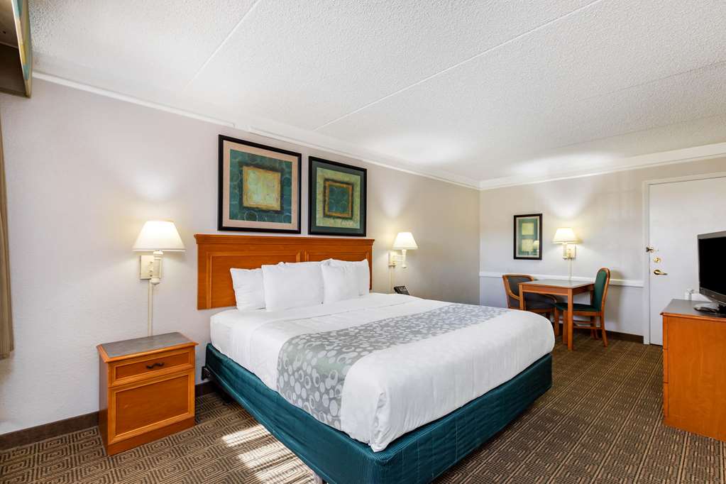 La Quinta Inn by Wyndham El Paso West - photo 15