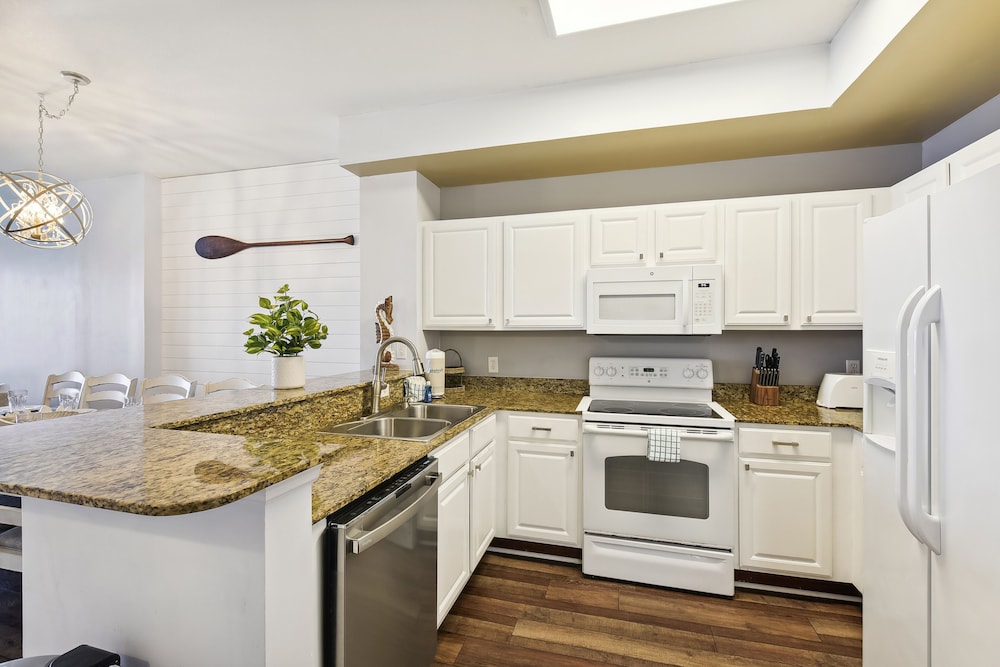 Sunrise Beach Resort by Book That Condo - photo 2
