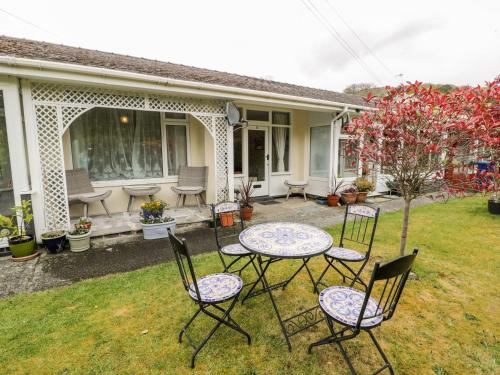 3 Riverside Bungalows - carbon neutral hotel in Llanbedr