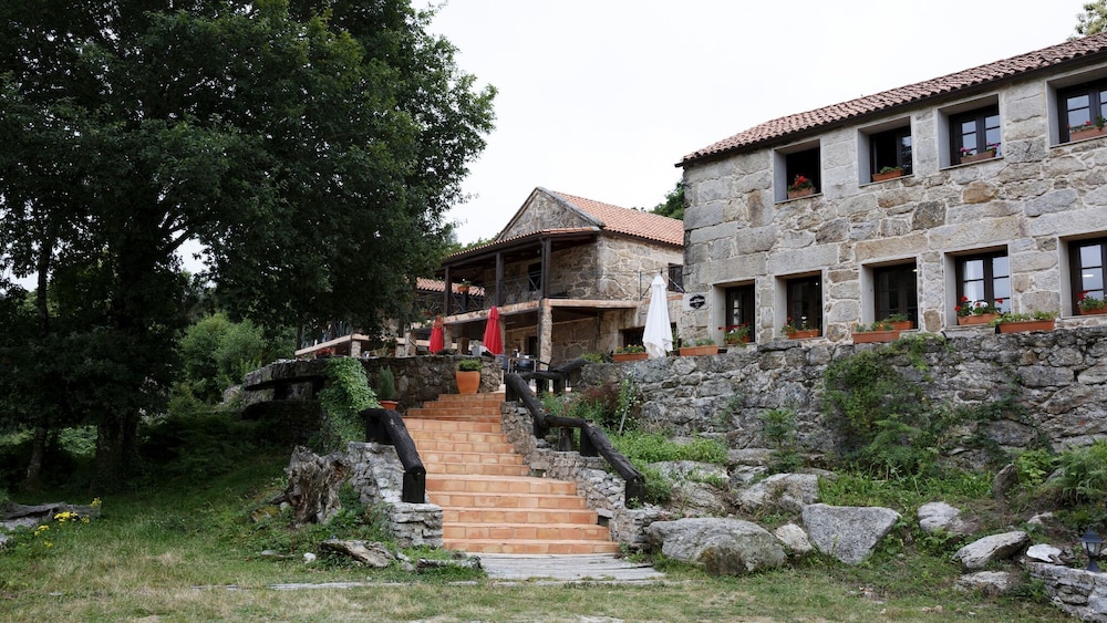 Lugar Dos Devas - carbon neutral hotel in Covelo
