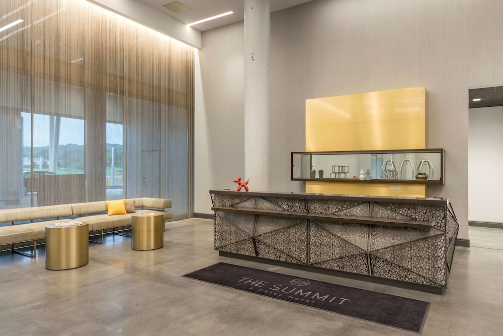 The Summit Hotel - photo 11