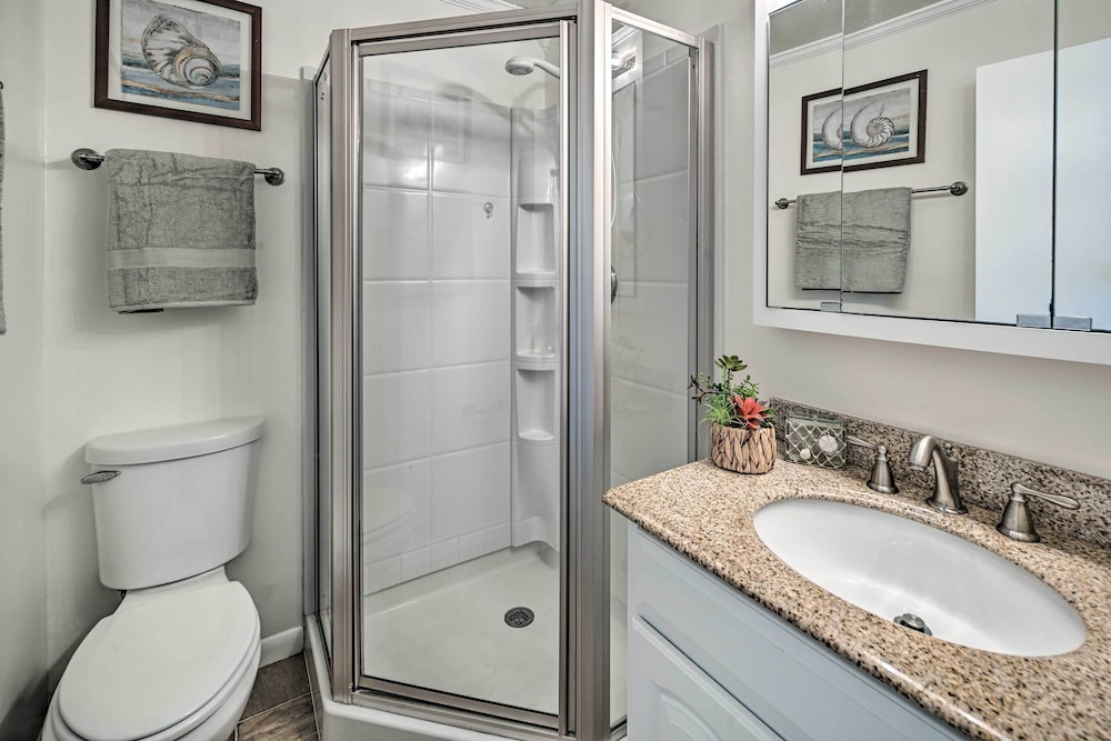 Myrtle Beach Condo with On Site Pool and Beach Access — 4-Star Luxury Hotel in Myrtle Beach, United States