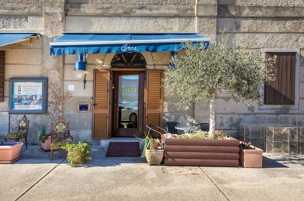 Apartment in Cres near Old Town and Beaches in Cres, Croatia