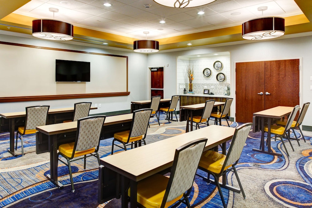 Hampton Inn & Suites Columbus - photo 54