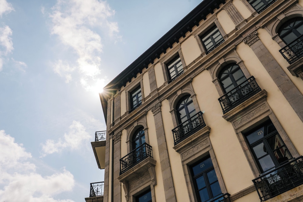 Heritage Suites Oviedo — carbon neutral stay, Oviedo