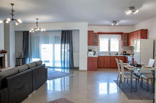 Chloe Maxi Apt 110sqm — 4-Star Luxury Hotel in Kastoria, Greece