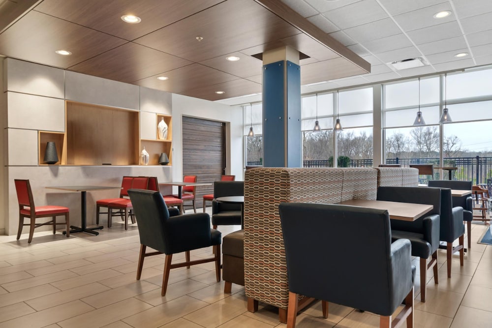Holiday Inn Express and Suites Macon North - photo 52