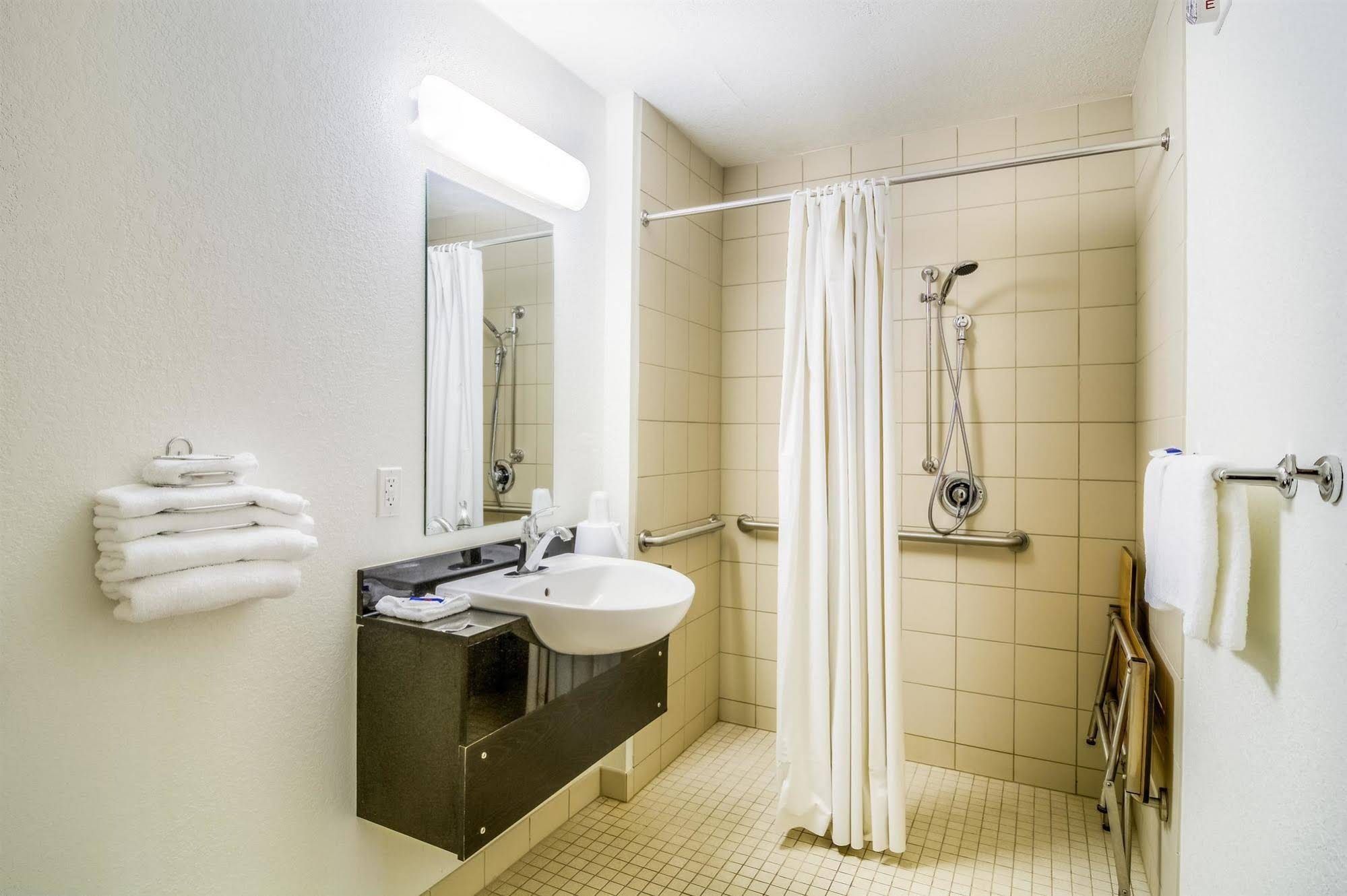 Motel 6 Chicago Elk Grove - photo 5