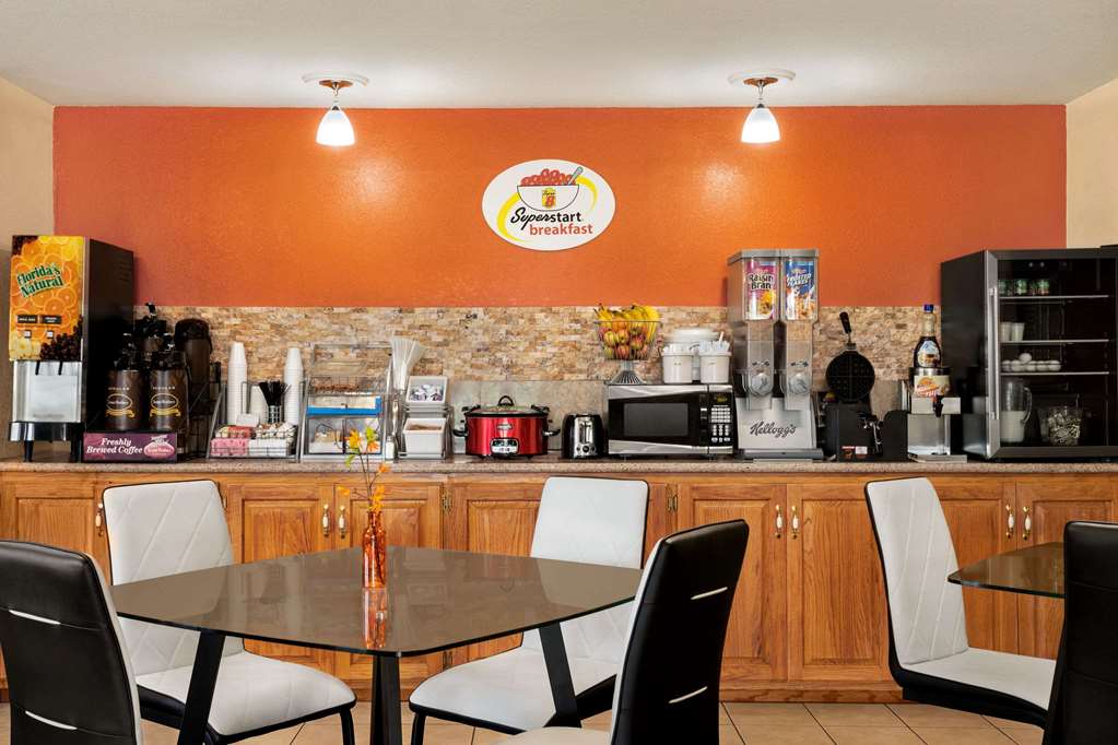 Super 8 by Wyndham Holton - photo 6