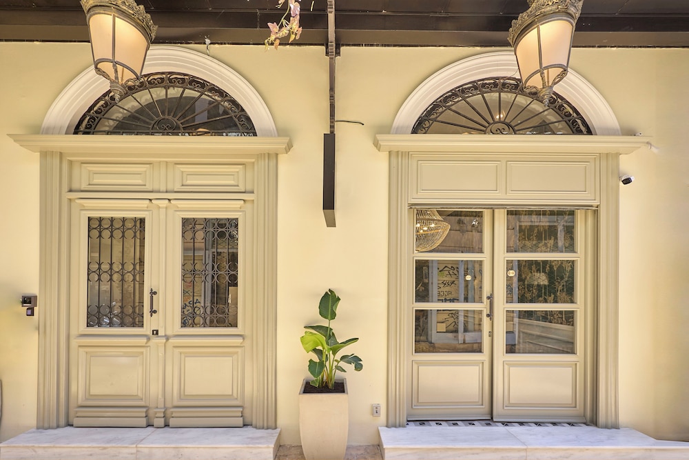 Ermou 99 Intelligent Private Suites — Athens