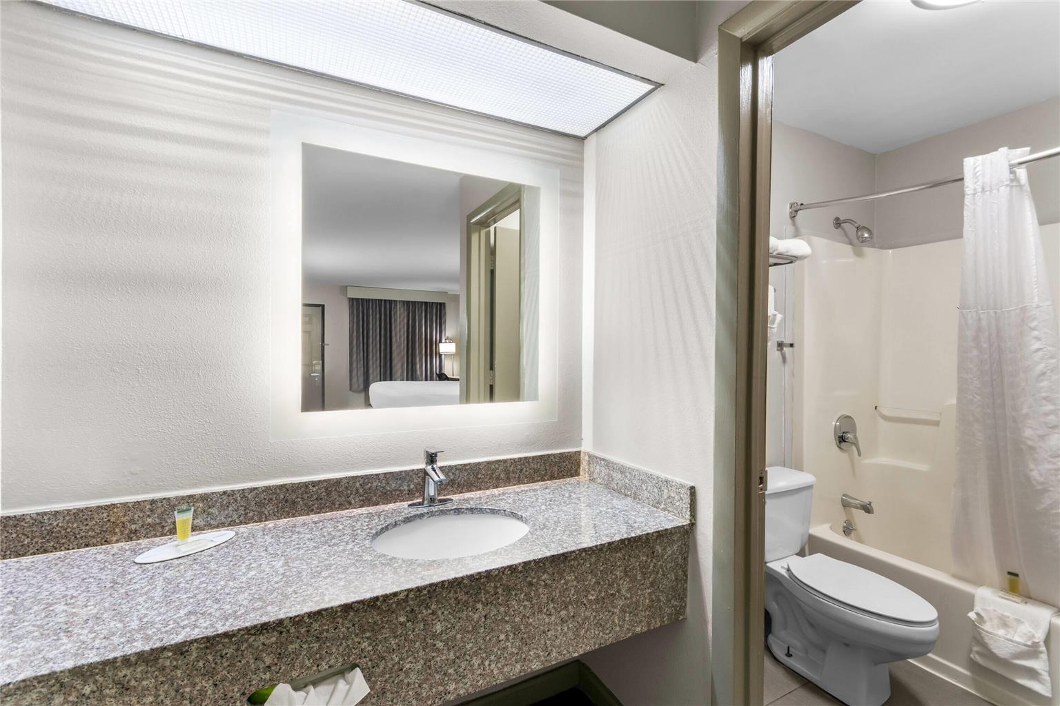 Days Inn by Wyndham Enterprise - photo 16