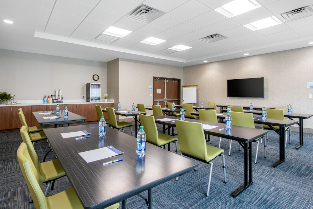 Holiday Inn Express & Suites Alachua Gainesville Area by IHG - photo 66