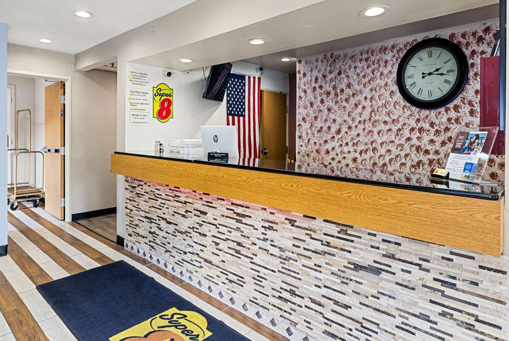 Super 8 by Wyndham Pittsburgh Monroeville - photo 8