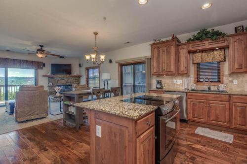 2BR Village At Indian Point 1604 near SDC Free Tickets Daily up to 500 in Branson, United States