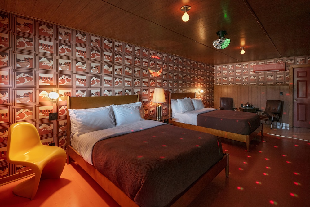 The Dive Motel & Swim Club - photo 5