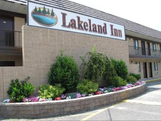Lakeland Inn — 4-Star Luxury Hotel in Bohemia, United States
