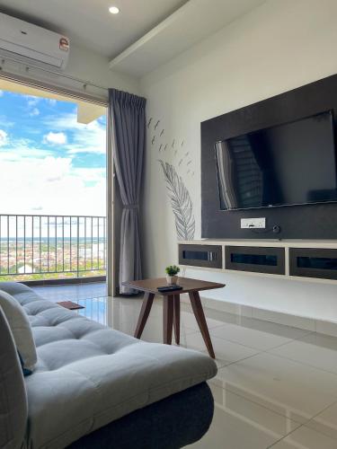 Sunset View 3BR Condo with Swimming Pool Free WiFi & Netflix near Lake Garden — 4-Star Luxury Hotel in Taiping, Malaysia