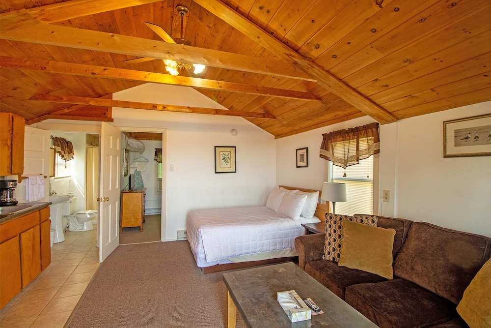 Half Moon Motel & Cottages - photo 24