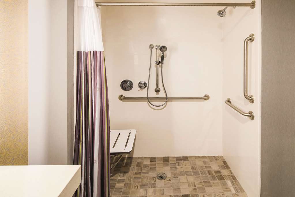 La Quinta Inn & Suites by Wyndham Atlanta South McDonough - photo 10
