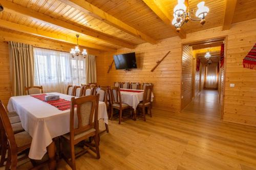 Cabanele FloriCrin Cabana Mare in Marisel, Romania