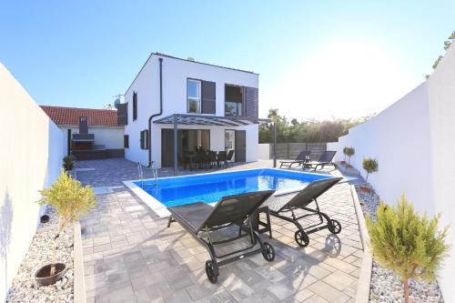 Villa Gea with Private Pool — 4-Star Luxury Hotel in Vrsi, Croatia