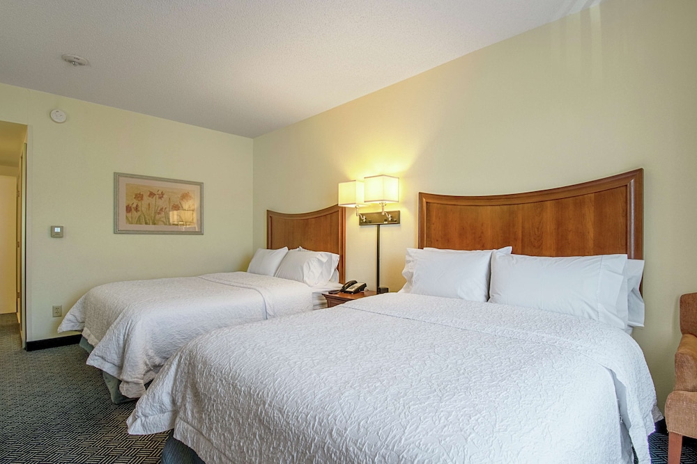 Hampton Inn Pine Grove - photo 18