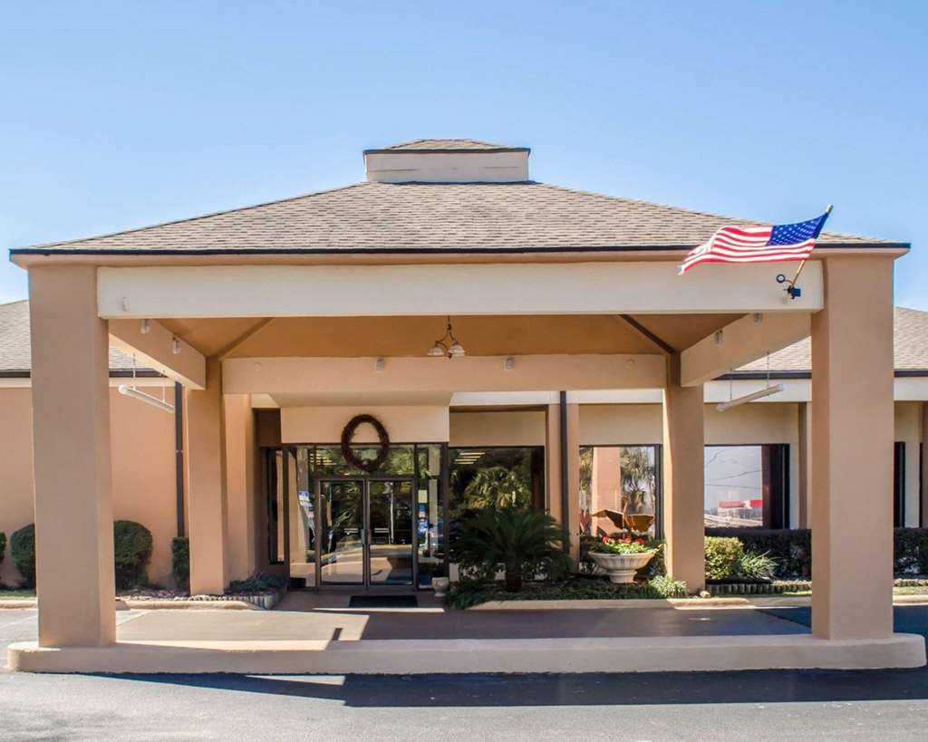 Quality Inn & Suites Pensacola Bayview - photo 2