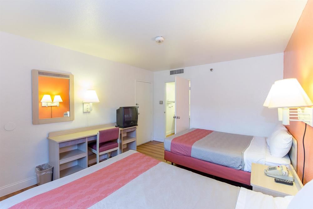 Motel 6 Vallejo Maritime North - photo 7