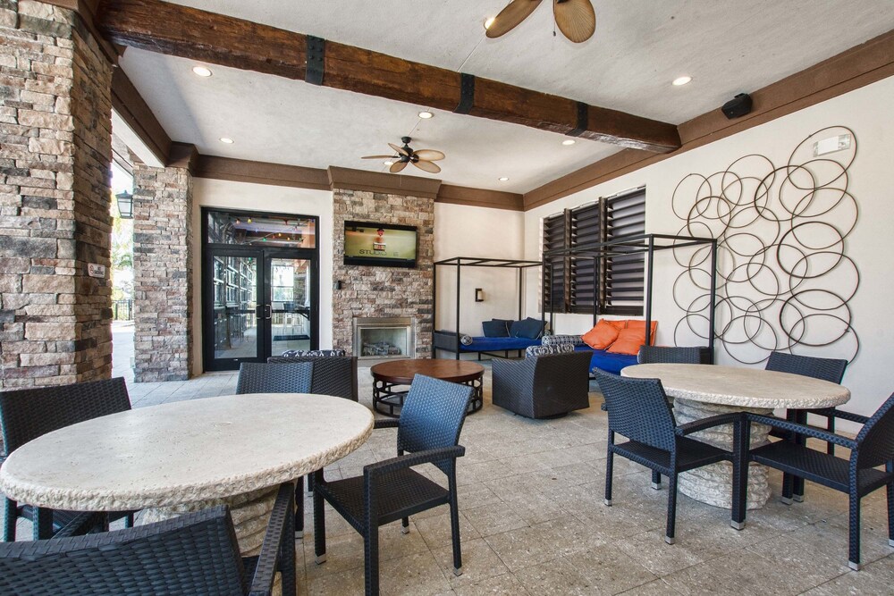 NEW Listing Spacious Disney Area Pool Home With Amazing Resort Amenities 6bd 5ba - photo 2