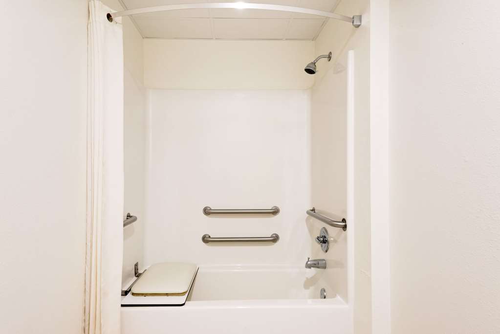 Emmetsburg Hotel and Suites - photo 10