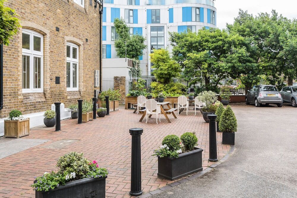 Twin King Beds w Double Ensuite 24hr Check in — 4-Star Luxury Hotel in London, United Kingdom