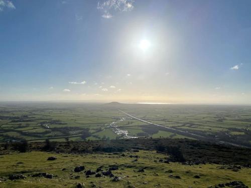 Modern and cosy 4 bedroom home in the Mendip Hills North Somerset — 4-Star Luxury Hotel in Axbridge, United Kingdom