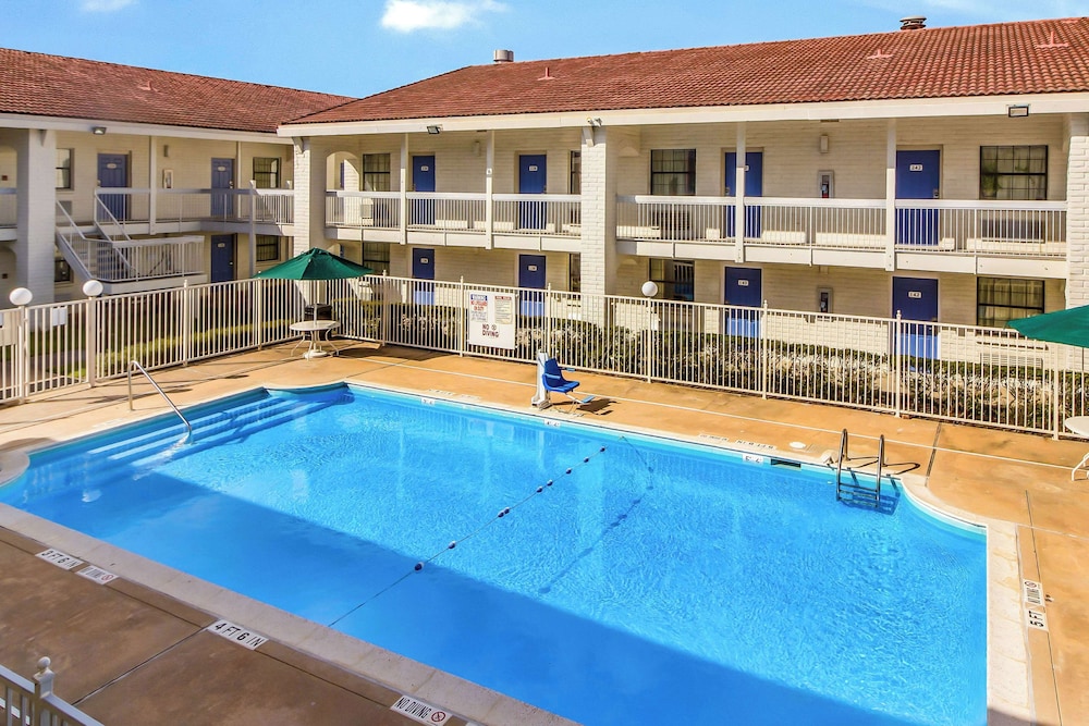 Motel 6 Baytown TX Garth Rd - photo 24