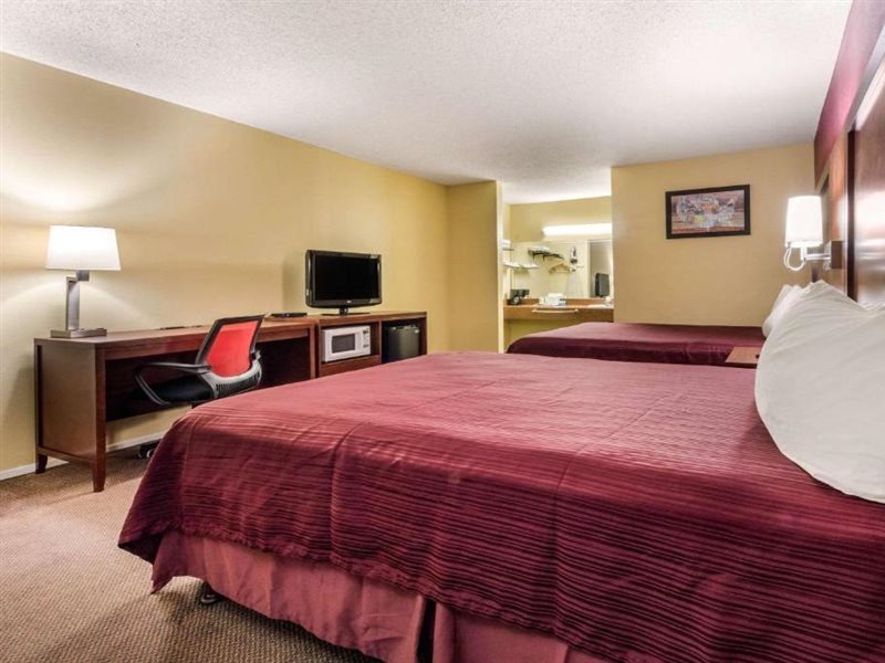 Econo Lodge Gilroy - photo 9