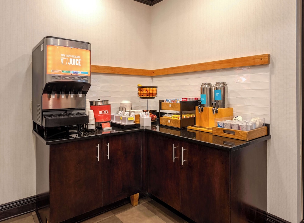 Hampton Inn Buffalo South I 90 - photo 32
