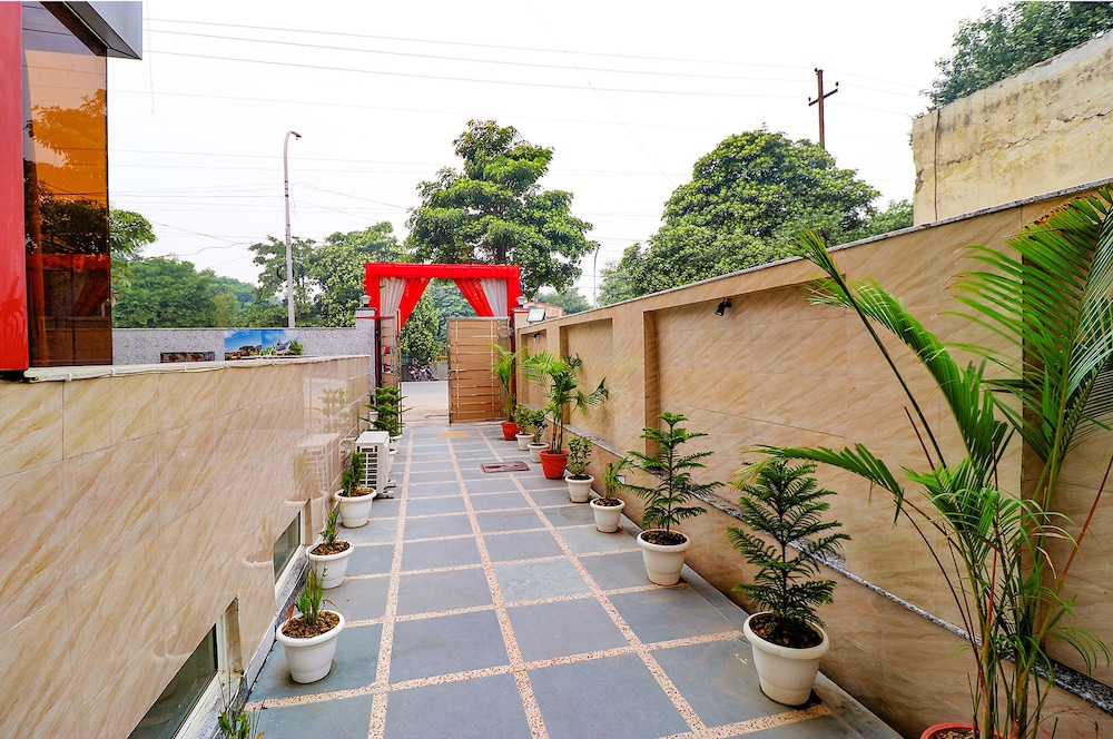 Fabhotel Elite Park in Noida, India